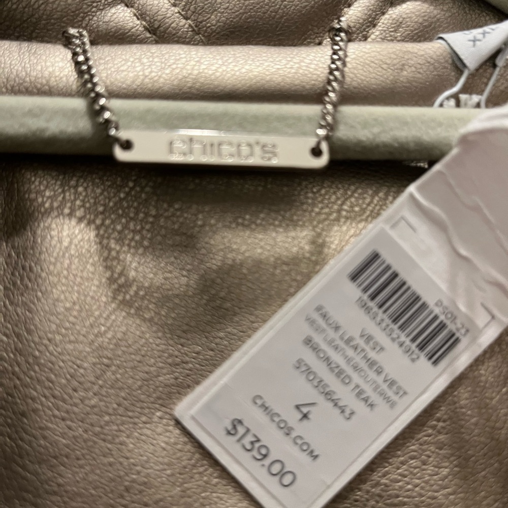 🤩😎Chico's GOLD Metallic Quilted Vest😎🤩 - Picture 3 of 5